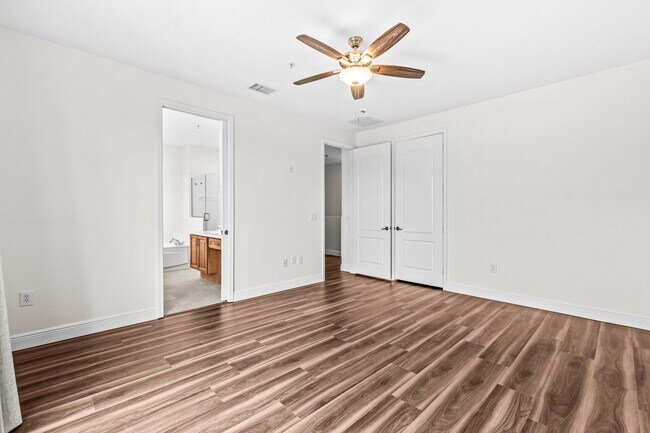 Building Photo - 536 NW 39th Cir