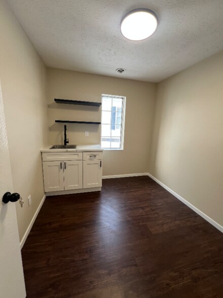 Building Photo - 508 E Broad St