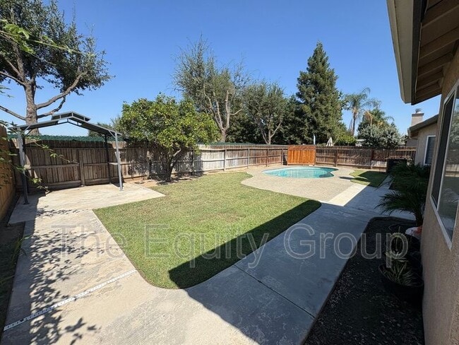 Building Photo - 2322 E Beech Ct