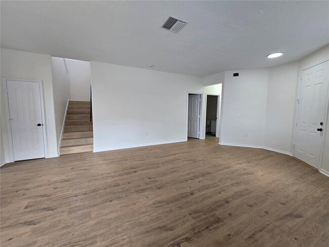 Building Photo - 6889 Lake Eaglebrooke Dr