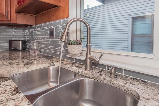 Building Photo - Fantastic 2bd/2ba home! Let yourself in!