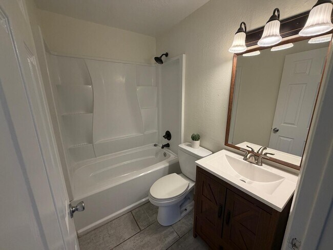 Building Photo - 1244 E Susan Ln