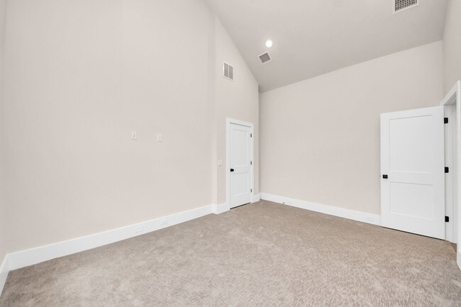 Building Photo - 783 Mansfield St