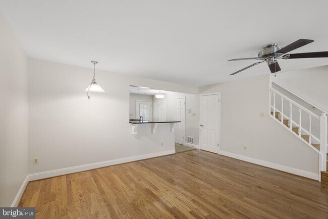 Building Photo - 124 Barnsfield Ct