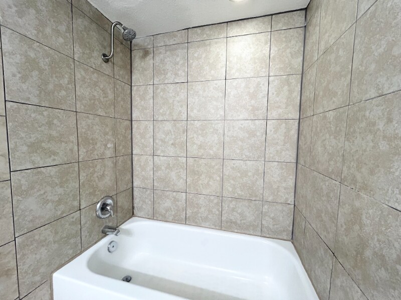 Building Photo - 3805 Englewood Cir