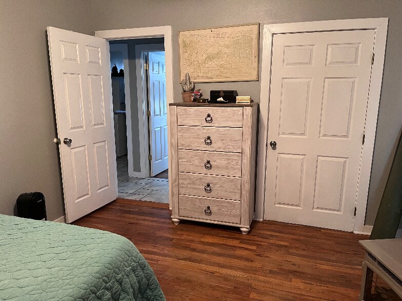 Building Photo - 400 S 1st St