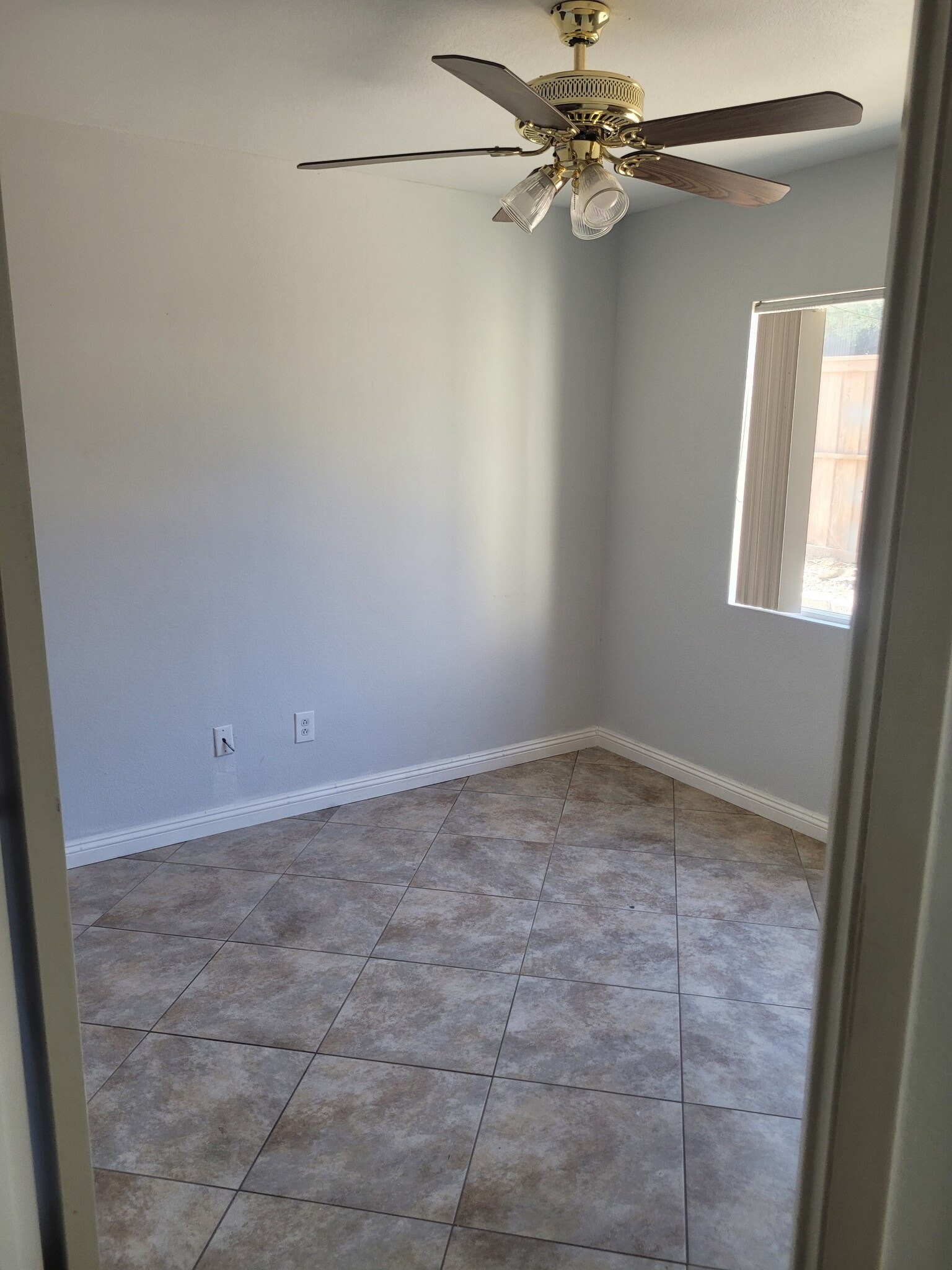 Building Photo - 18885 Oakview Way