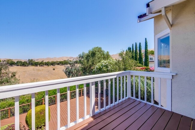 Building Photo - Elegant home with top Fremont Schools