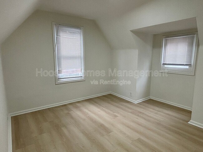 Building Photo - 1509 N Chester Ave