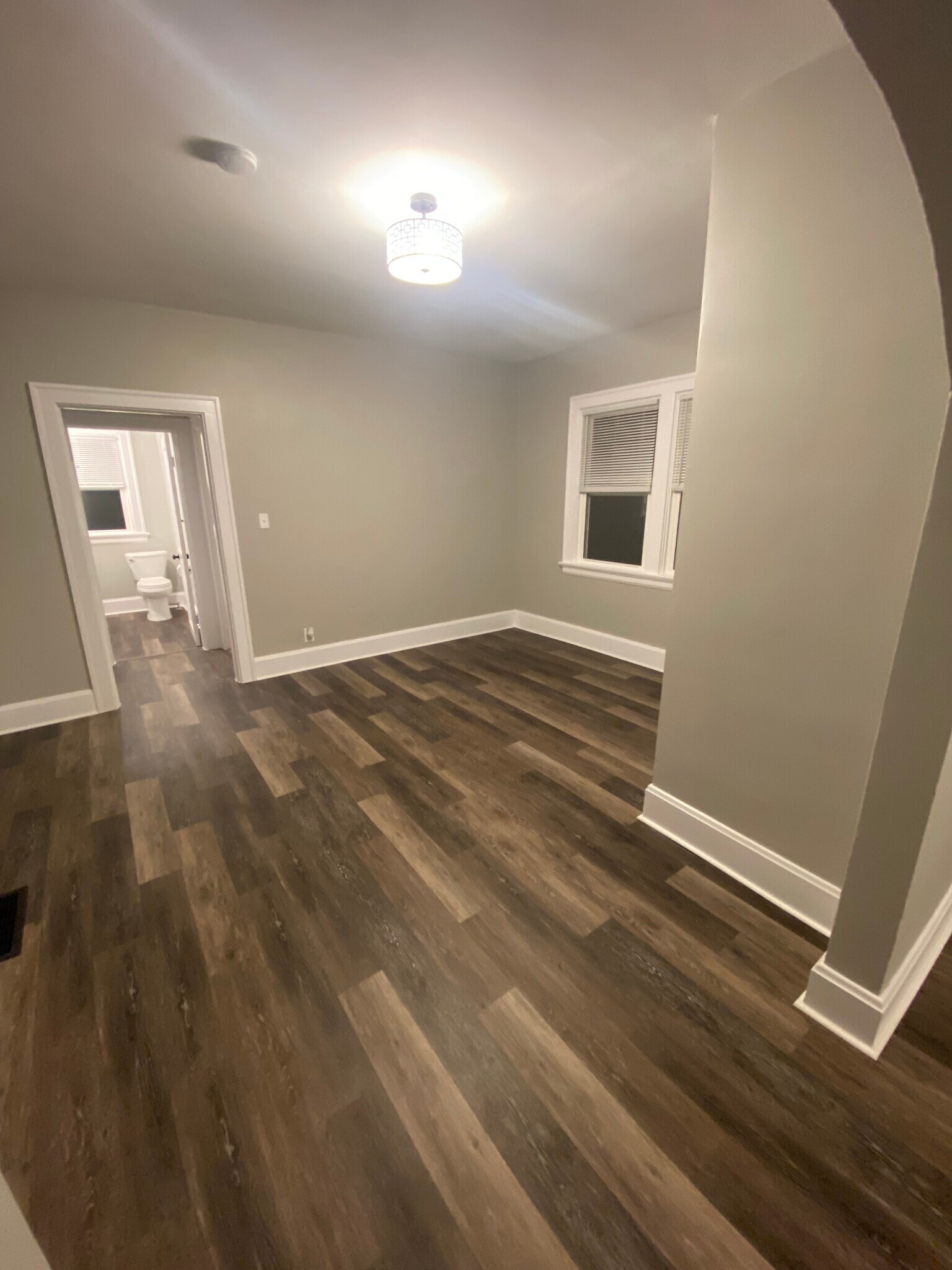 Building Photo - 2112 Cathedral Ave