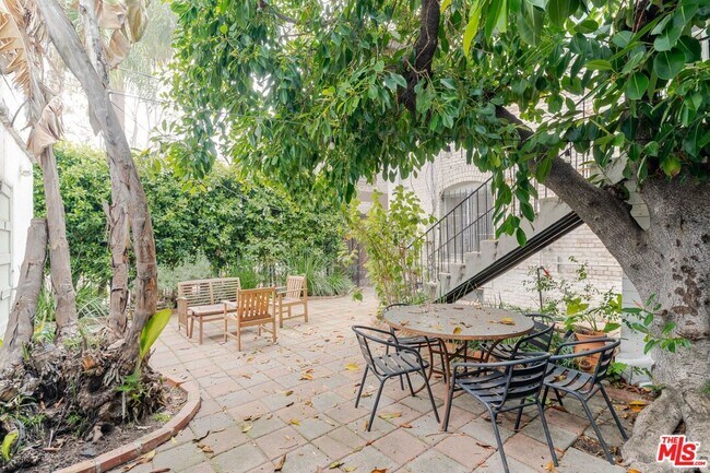 Building Photo - 1132 N Vista St