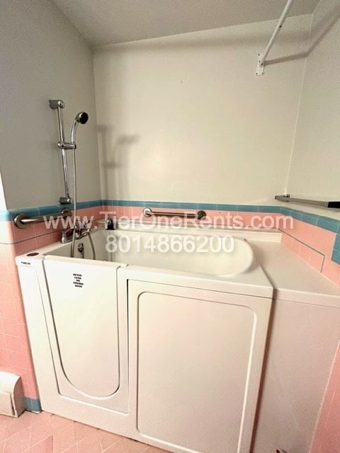 Building Photo - This property offers a NO DEPOSIT option available for qualified renters!