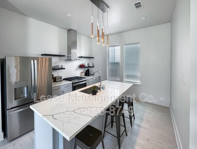 Building Photo - 1937 Iberville St