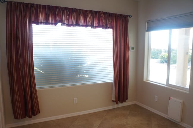 Building Photo - BEAUTIFUL 4 BEDROOM HOME IN SILVERSTONE CO...