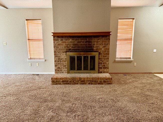 Building Photo - Great 2 Bed 2 Full Bath