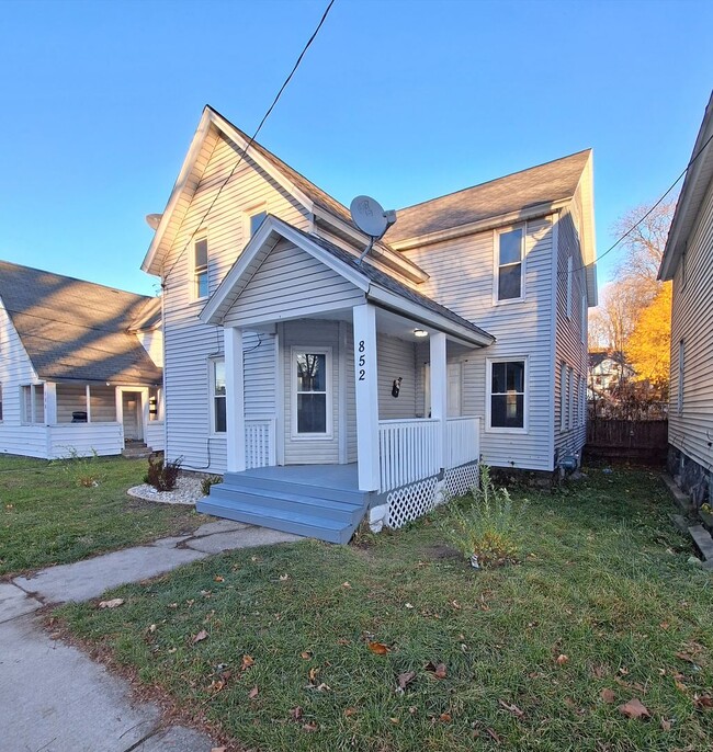 Building Photo - Recently Remodeled - Four Bedroom Home on ...