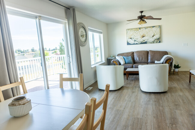 Main Level Dining looking into Living Room - 1280 SW Selway Ln