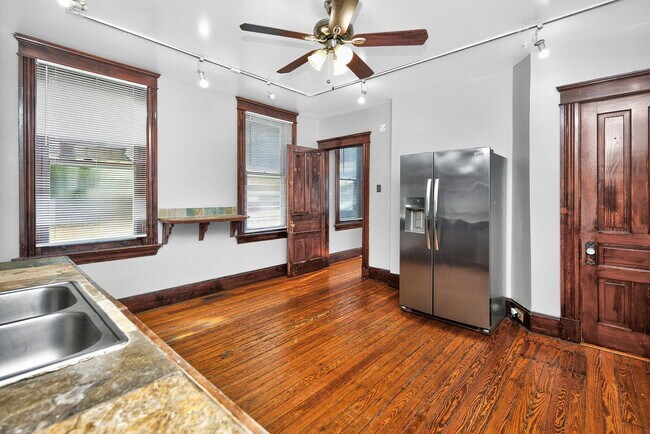 Building Photo - 2343 Rohs St