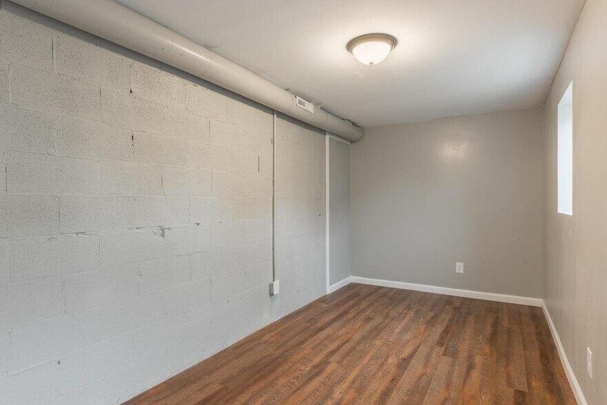 Building Photo - 256 Rock Creek Rd