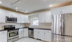 Building Photo - 33 Robin Ln