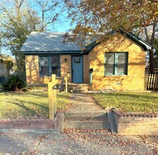 Building Photo - Adorable Cottage in the Azalea District!