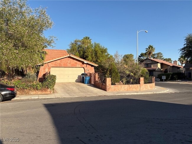 Building Photo - 3167 El Cedro Cir