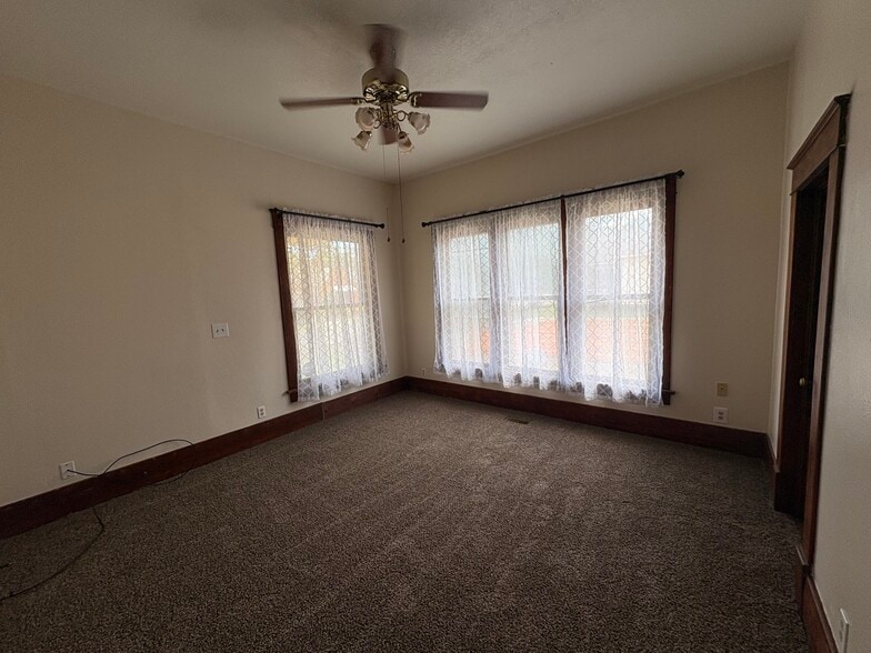 Bedroom 1 - 538 N Aydelotte Ave