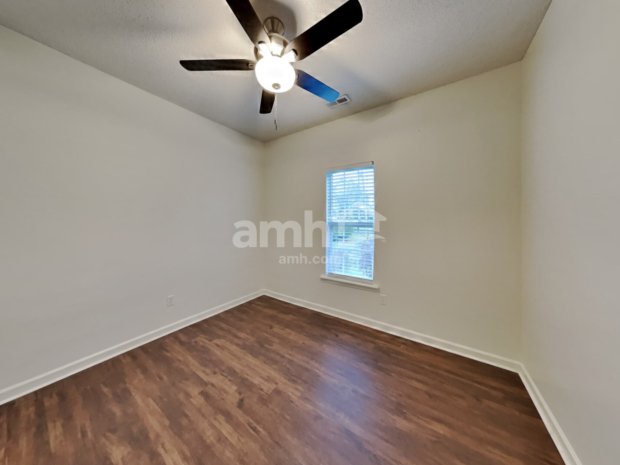 Building Photo - 19504 Tryon St