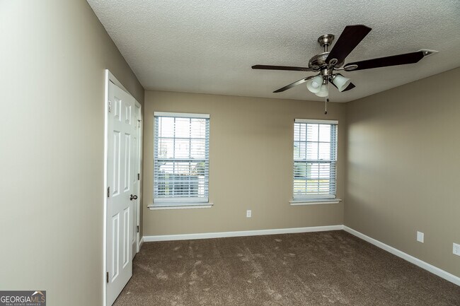 Building Photo - 353 Coral Cir