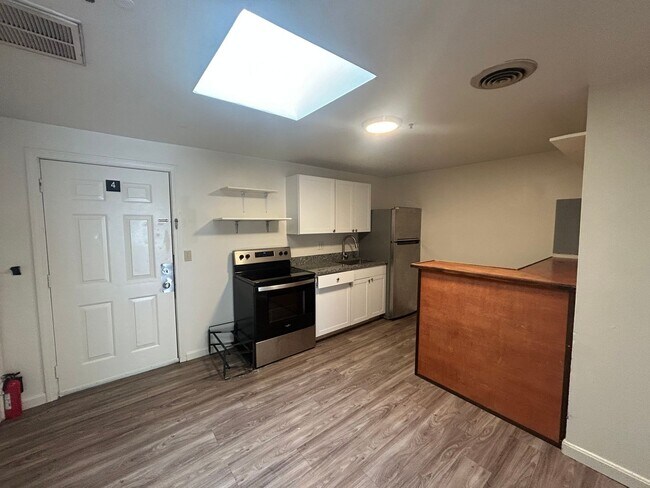 Building Photo - Now Leasing for June 2025 – Ideal 2-Bedroo...