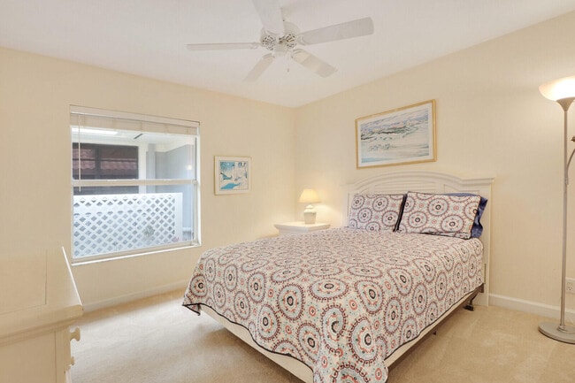 Building Photo - 1471 Vía Privada