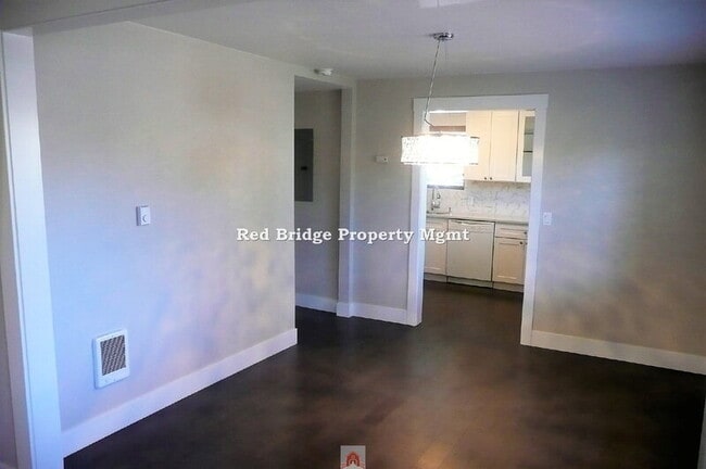 Building Photo - 5585 SE 128th Ave