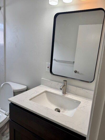 Building Photo - 1144 Locust St