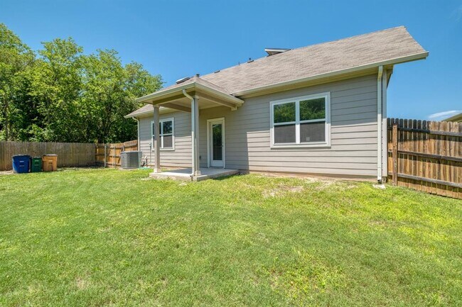Building Photo - 7501 Smallwood Dr