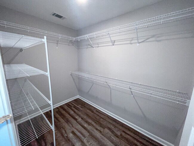 Building Photo - 354 S Bridgeport Dr