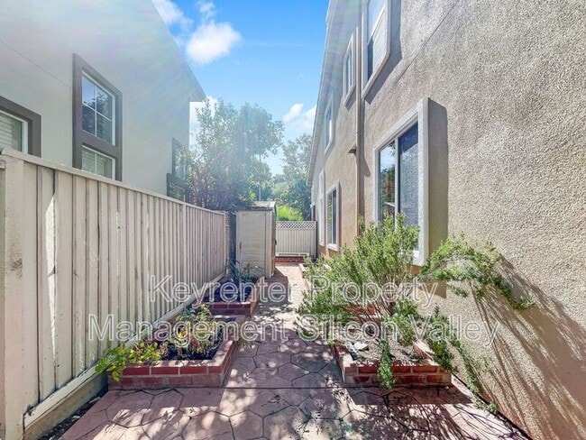 Building Photo - 3825 Venus Ct