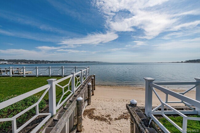 Building Photo - 49 Canoe Place Rd