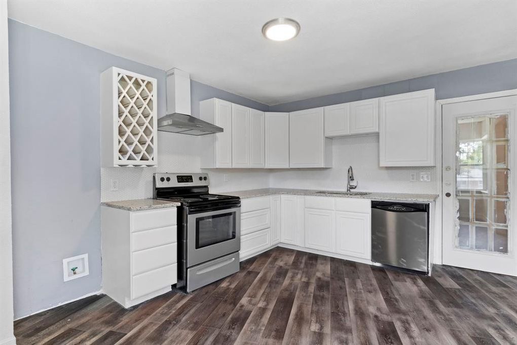 Building Photo - 1910 Danube Dr