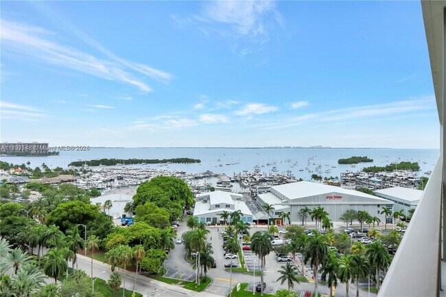Building Photo - 2655 S Bayshore Dr