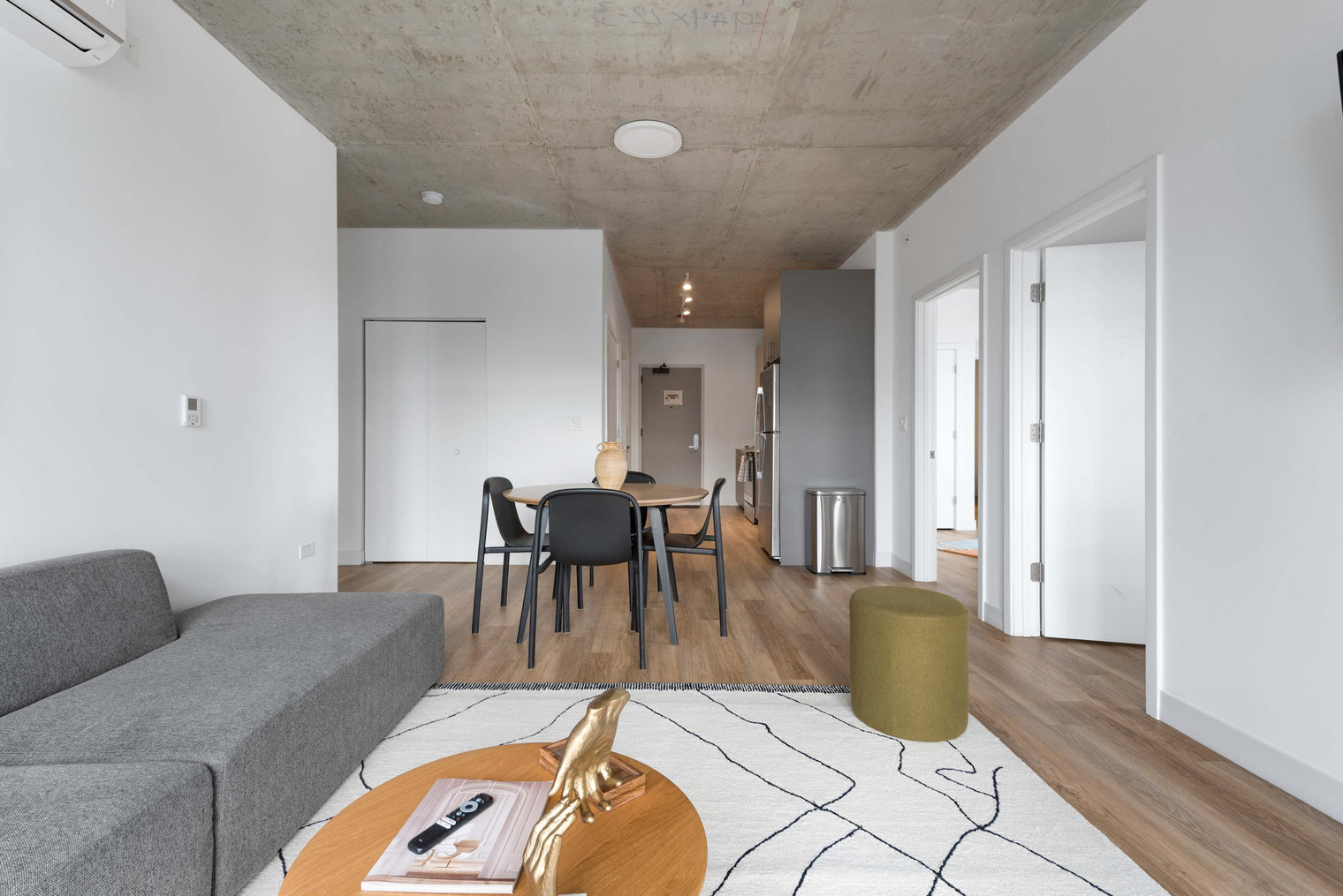 Building Photo - 853 W Blackhawk St