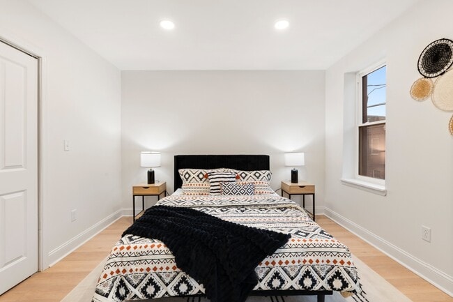 Building Photo - 1638 Latona St