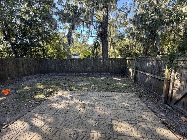 Building Photo - 151 Holland Park Cir