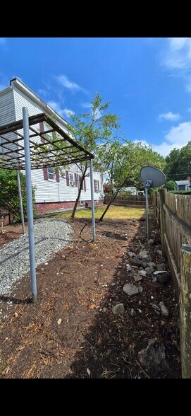 Building Photo - 41 Carleton Ave