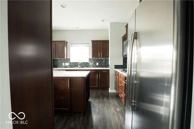 Building Photo - 15665 Eastpark Dr