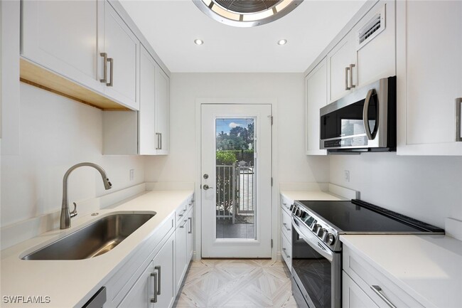 Building Photo - 212 Banyan Blvd