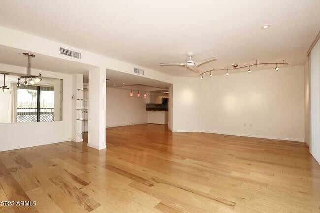 Building Photo - 4200 N Miller Rd
