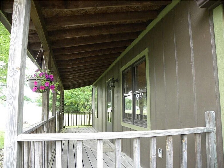 Building Photo - 12 E Pool Rd