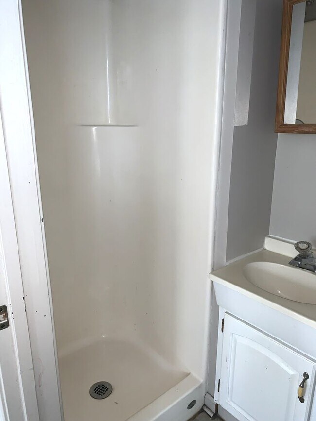 Building Photo - 1460 Lincoln Way E