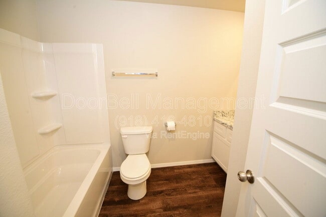 Building Photo - 3004 E 12th St