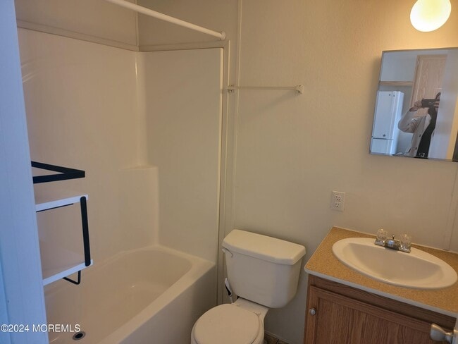 Building Photo - 469 S Green St